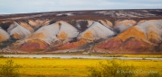 die Farben der Steine sind genauso gigantisch wie die der Tundra