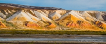 die Farben der Steine sind genauso gigantisch wie die der Tundra