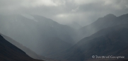 der Altigun-Pass über die Brooks Range wirkt richtig mystisch im Nebel...