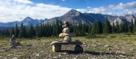 Panorama auf der Cardinal Divide mit Inuksuk