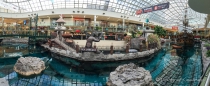 Ein Teil des Schwimmbades in der West-Edmonton Mall