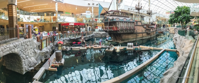 Ein Teil des Schwimmbades in der West-Edmonton Mall