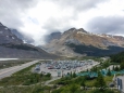 Der Parkplatz ist fast voll am Columbia Icefield