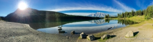 Lake Minnewanka mit traumhaften Spiegelungen