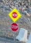 mal kein menschlicher Stopschild-Halter sondern ein einfaches Stopschild an der Baustelle mit dem Vermerk "NEU" ;)