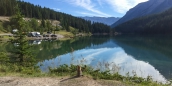 Lake Minnewanka mit traumhaften Spiegelungen