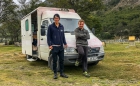 Justus & Simon mit ehemaligem Ambulanzfahrzeug in Südamerika unterwegs