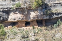 Dwellings (Felswohnungen) im Walnut Canyon - enorm wie hier gebaut wurde und die Überhänge genutzt wurden