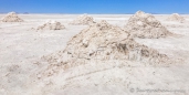 Salzberge trocknen am Rand des Salar de Uyuni