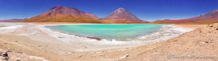 Cerro Juriques (5.704m) & Volcán Licancabur (5.920m) an der Laguna Verde