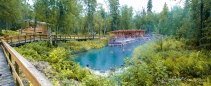 Liard Hot Springs - schöne Anlage am natürlichen Becken