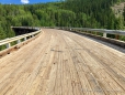 die älteste noch erhaltenen Brücke am alten Alaska Highway - im Jahre 1942 erbaut