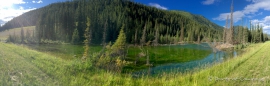 türkisfarbene Seen in strahlender Umgebung
