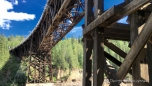 die älteste noch erhaltenen Brücke am alten Alaska Highway - im Jahre 1942 erbaut