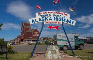 Wir an der "Mile Zero" - sprich am Beginn des Alaska Highways
