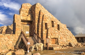 Das Crest House wird heute nicht nur von den Touristen geliebt... auch die Mountain Goats halten sich hier gern auf...