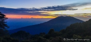 Sonnenaufgang über dem Vulkan Turrialba - da raucht es morgens noch nicht....