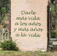 Ein schöner Spruch am Ortsrand von Vilcabamba: Gib den Jahren mehr Leben und dem Leben mehr Jahre