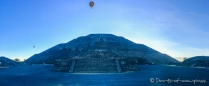 Das hat sicher auch etwas wenn man mit dem Heißluftballon direkt über der Sonnenpyramide ist