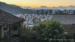 abendlicher Blick vom Hotelgarten auf den Friedhof