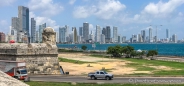 antik und modern... Blick von der Stadtmauer auf die Skyline Cartagenas
