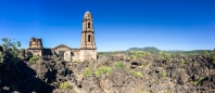 Der Kirchturm von San Juan inmitten der erstarrten Lava