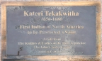ein Denkmal für die erste indianische Studentin aus dem 17. Jahrhundert