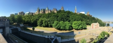 Ottawa - Blick auf den Parliament Hill mit der Schleuse "Ottawa Locks"