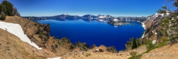 unser erster Blick auf den Crater Lake beeindruckt uns riesig!