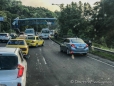 morgens halb sieben in Panama-City - Busse & PKWs halten auf der Autobahn um ihre Passagiere aussteigen zu lassen...