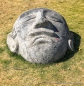 steinerner Kopf im Park