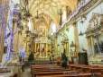 Blick in die blinkende Kirche des Convento Franciscano de San Gabriel Arcángel