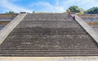 ... und schlussendlich kaum noch Besucher auf dieser Pyramide sind...