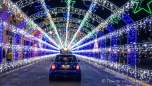 beleuchteter Straßen-Weihnachts-Tunnel
