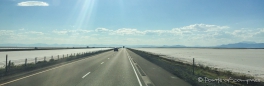 der Highway führt uns durch den Salzsee