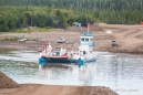 Innerhalb weniger Minuten hat man über den Peel River übergesetzt